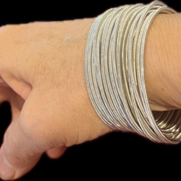 20 stainless steel guitar string bracelets - Picture 2 of 3
